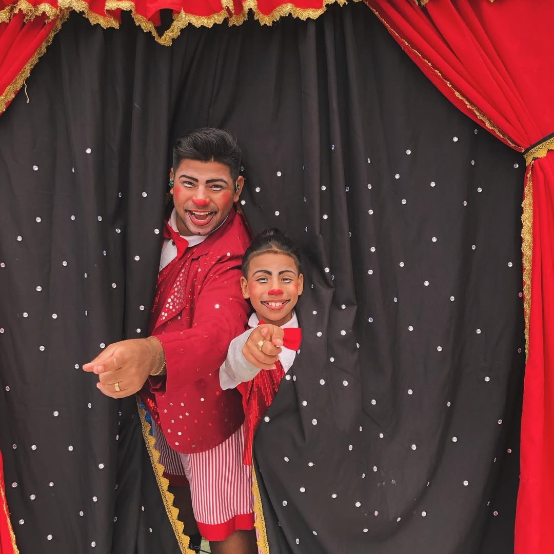 Chokito e Chokitinho na cortina